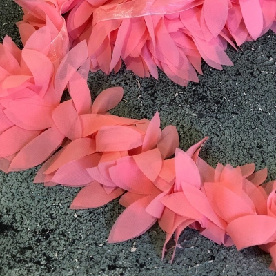 Шифоновые лепестки на ленте, отрез 45 см, цвет коралловый