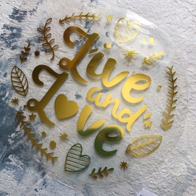 Надпись из золотого зеркального термотрансфера Live and Love, 12,5х12 см
